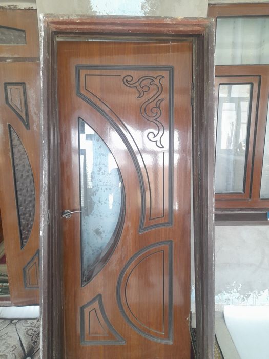 Eshik va oynalar sotiladi