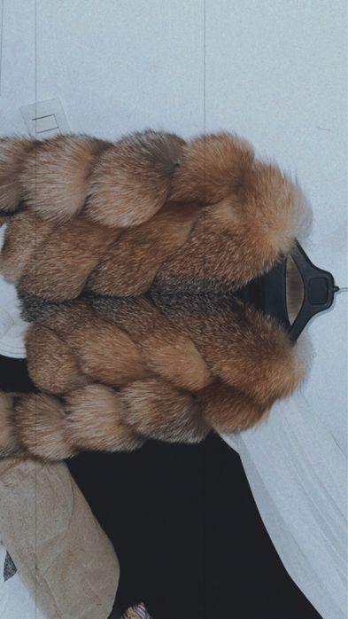 Vand haina de blana naturala din vulpe , purtata de cateva ori
