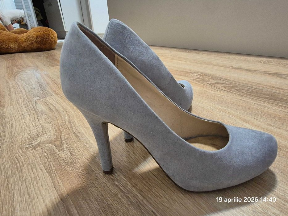 Vand pantofi dama marimea 37