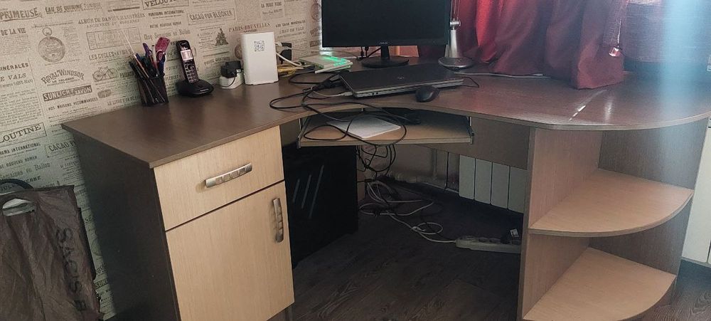 Продам стол угловой