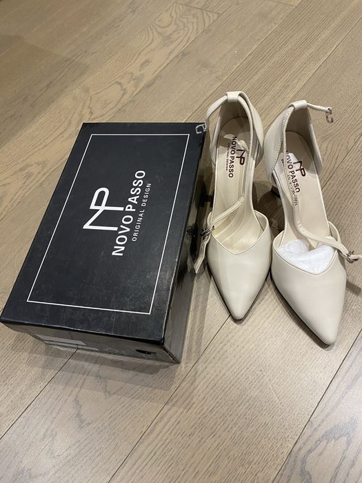 Кожаные туфли.