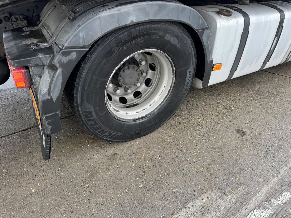 Ansamblu VOLVO 420 2013 și remorca Schmitz 2008