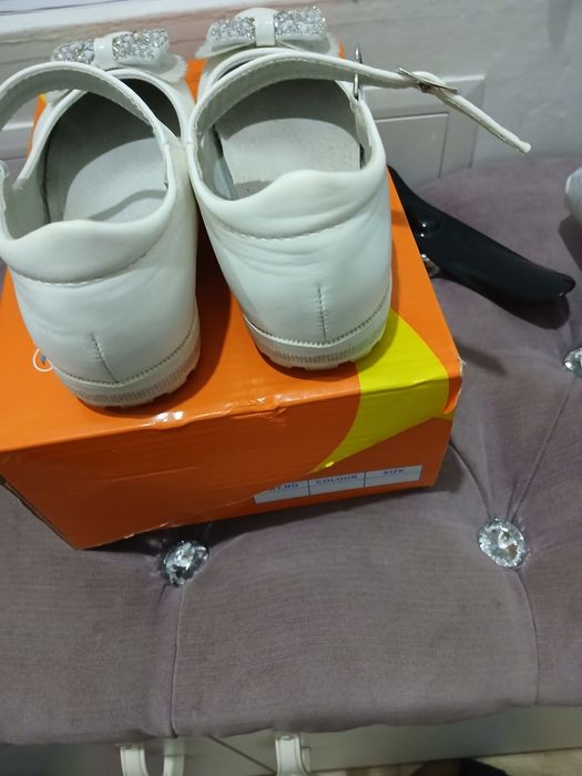 Продам туфли девочковые