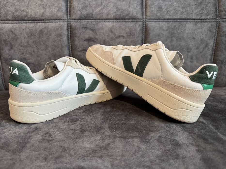 VEJA V-90 Extra White/ Cyprus.