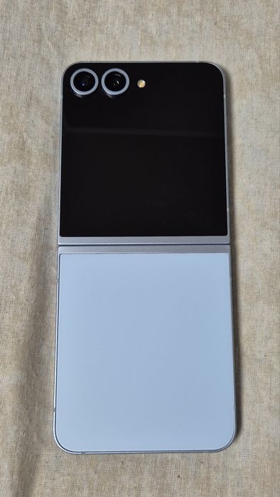 Samsung Galaxy Z Flip6