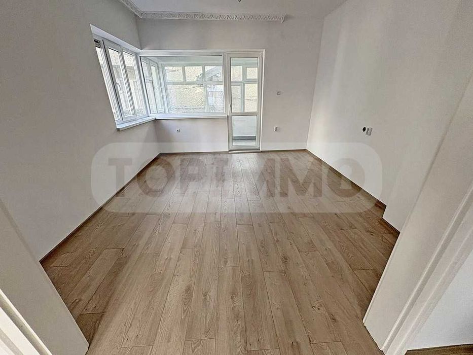 Дава се под наем Офис в Варна, Гръцка махала - 100 кв.м за 1097.01 € - Снимка #2