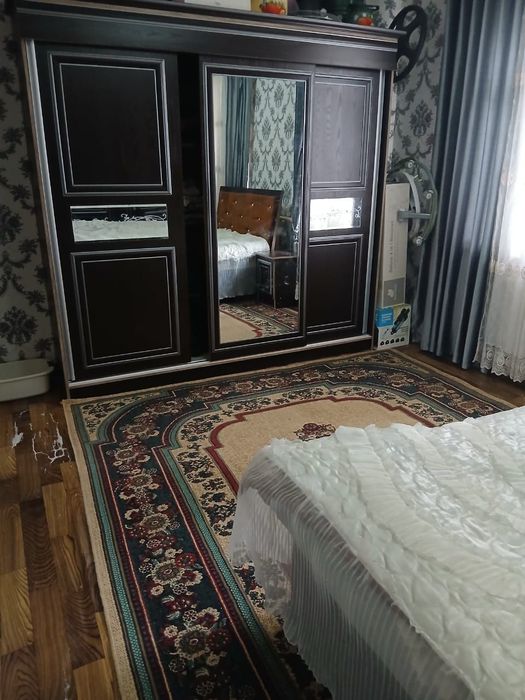 Srochna uy sotiladi. 4 ta xona + oshxona. 30 ming $ rasmdagi jihozi bn