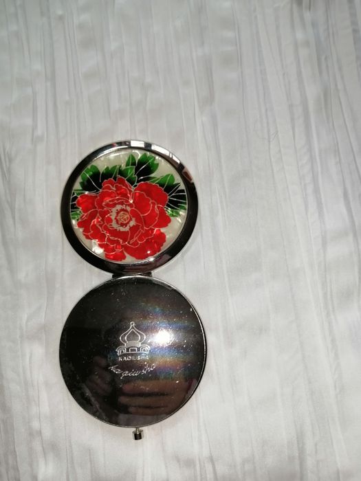 Подарок девушке, зеркало.