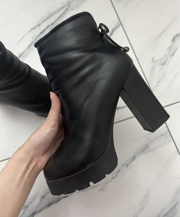 Ботинки осенние на высоком каблуке