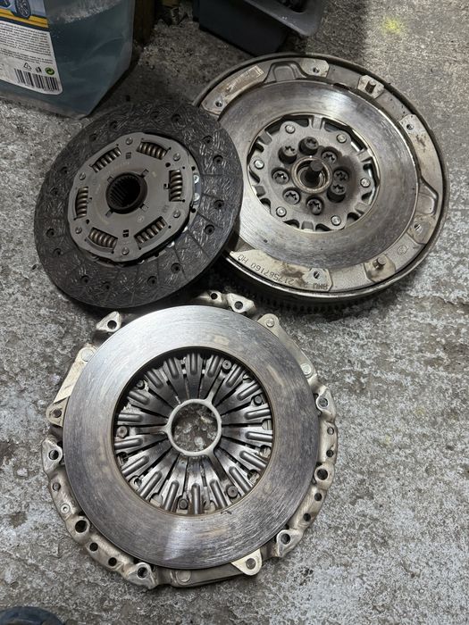 Volanta kit ambreiaj bmw e90 e91 e92 e93 325d 330d n57d30a 245cp 204cp