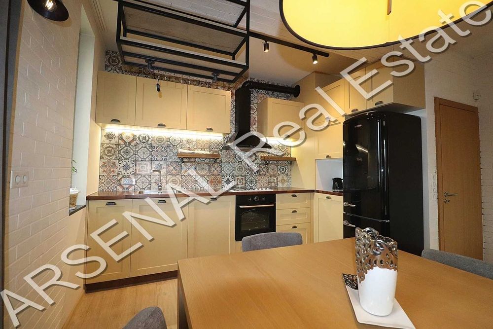 Дава се под наем Тристаен апартамент в София, Изток - 146 кв.м за 1500 € - Снимка #4