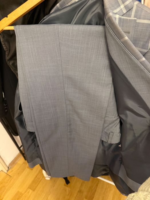 Costum din pantaloni, vestă și sacou