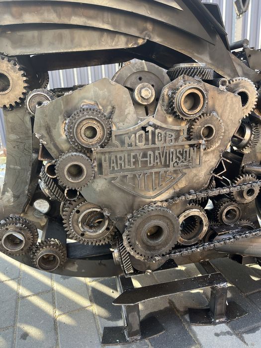 Sculptura motocicleta 2,7 m lungime. Otel tabla debitat “Ghost Rider”