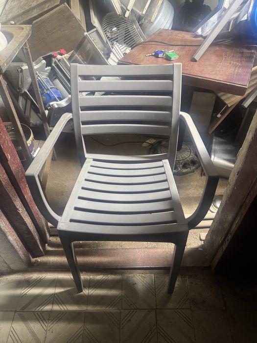 Продаются металлические раковины, стеллажи ,шкафы, деревянные столы