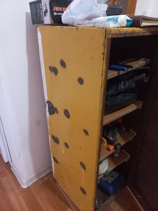 Металлический сейф сатылады