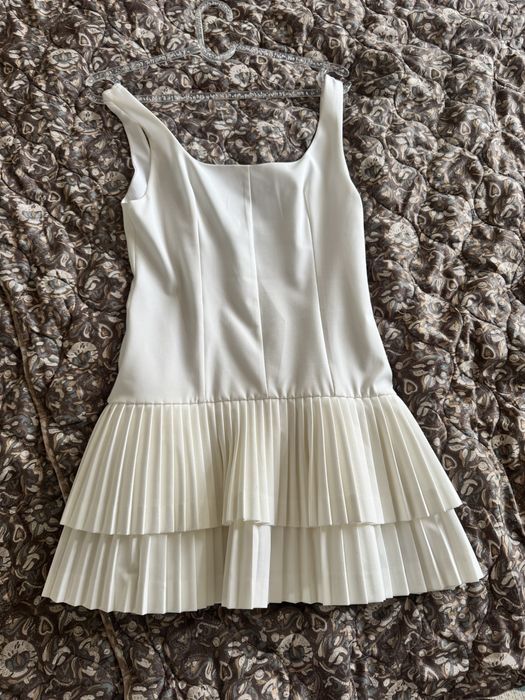 Бяла рокля Zara плисе