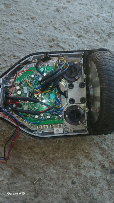 Vând hoverboard pentru piese.