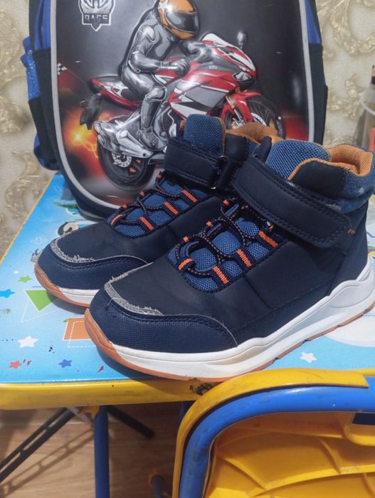 Продам детскую обувь