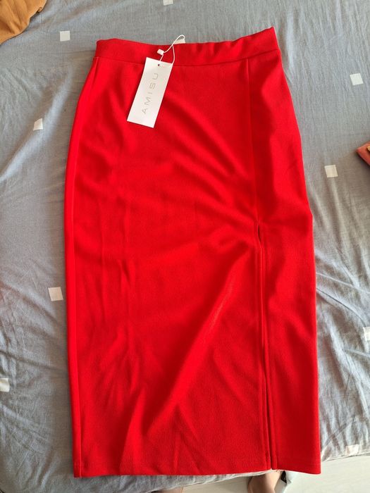 Fusta roșie mărime S