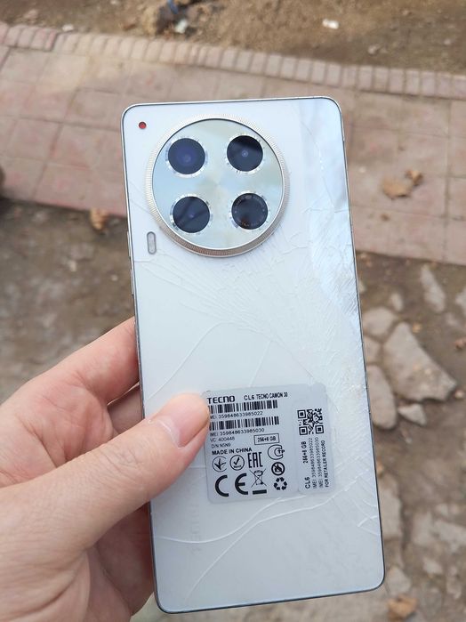 Tecno camon 30 8+8/256 gb Sotiladi