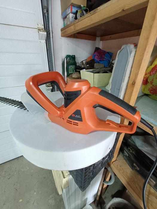 Продам электрический кусторез.