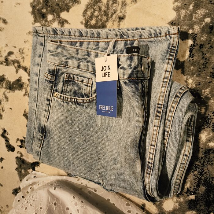 Blugi noi cutaietura si plasa