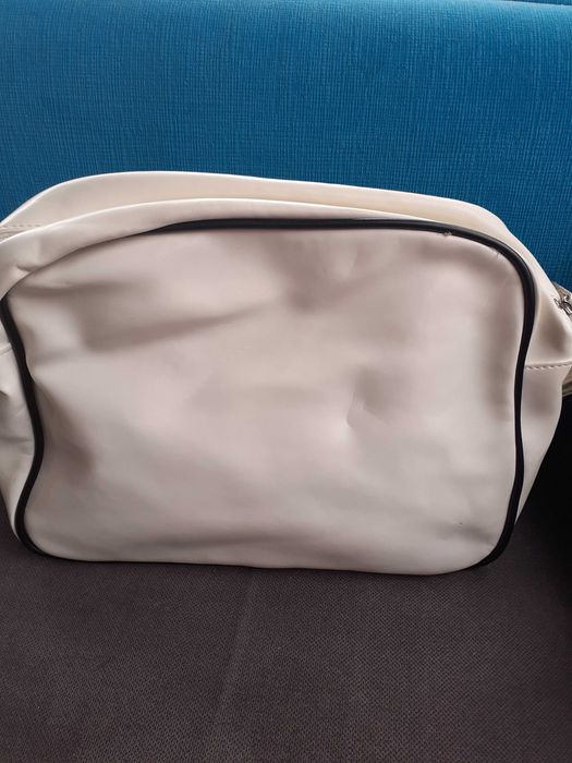 Чанта от световното първенство по футбол 2006 И мъжка кожена чанта.