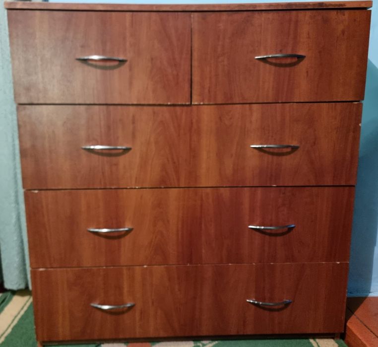 Продам шкаф .комод и компьютерный стол