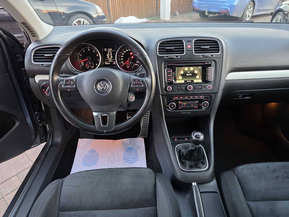 Vw Golf 6*XENON*LED *Navi*Alcantara*Panorama*ParkPilot..