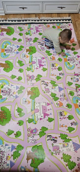 Коврик для игр девочка