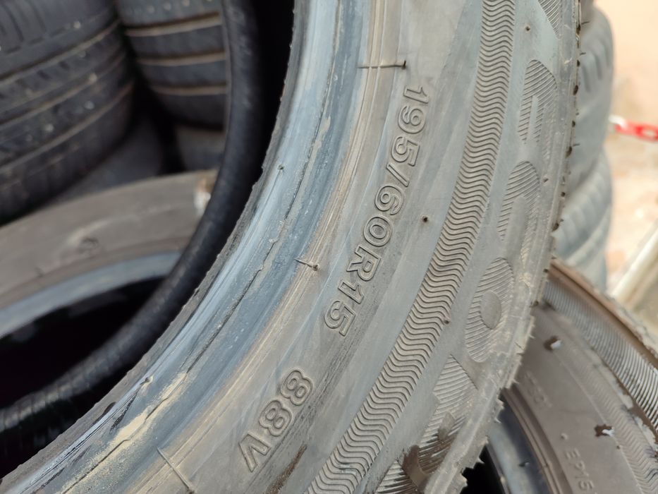 Vând cauciucuri 195 60 R15 Bridgestone de vară