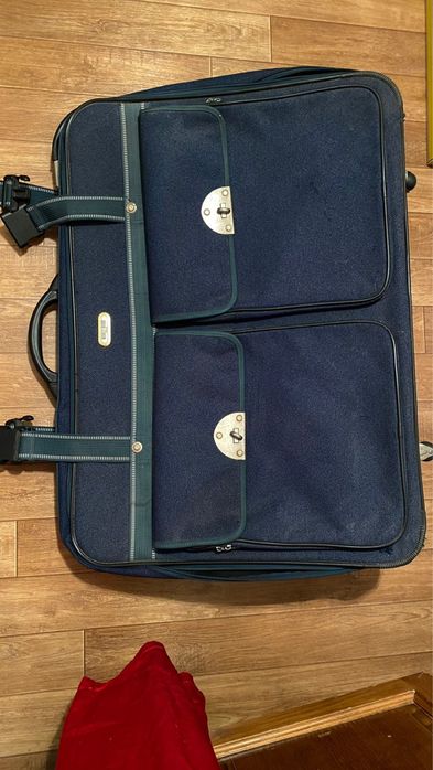 Чемодан дорожный