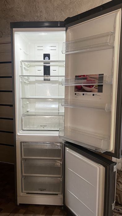 Холодильник Hotpoint Ariston