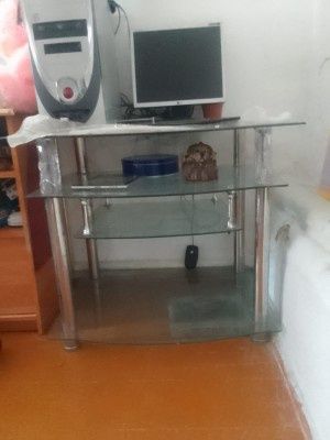 Продам тумбочки стеклянные под телевизор