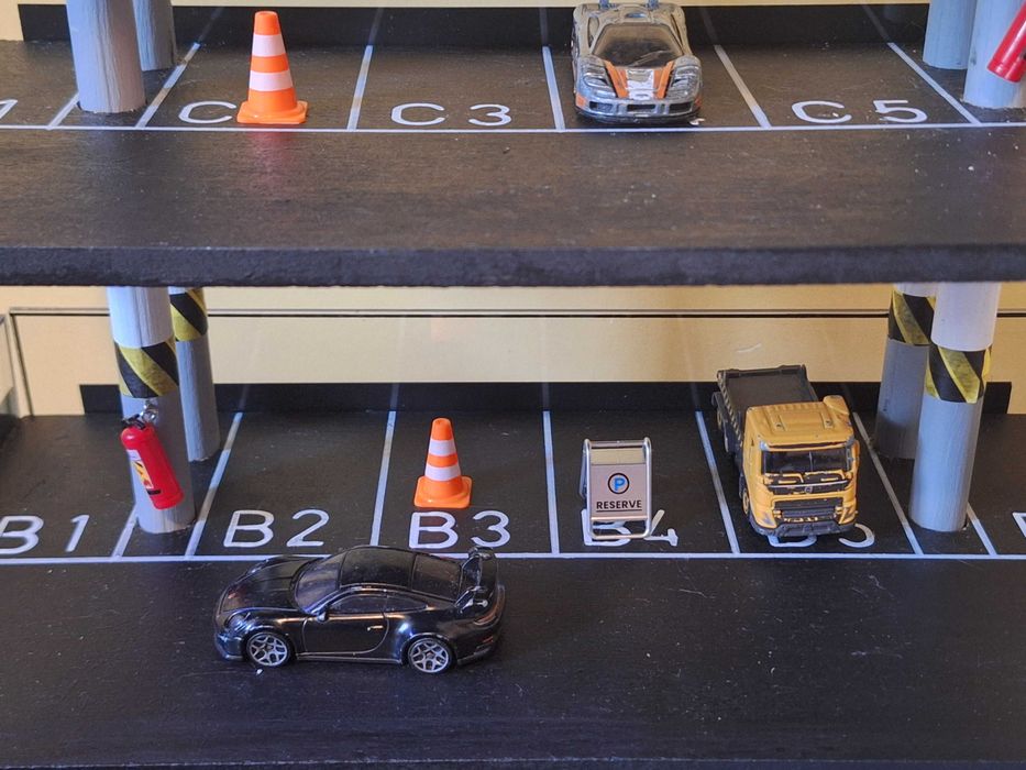 Детски паркинг гараж (ръчна изработка)