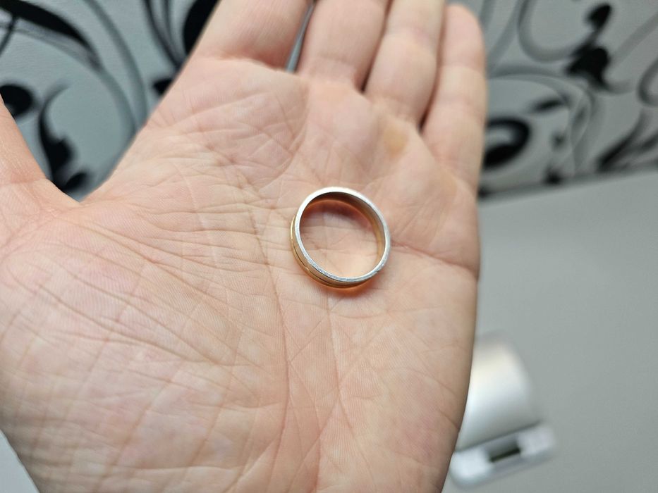 ПРОДАМ Кольцо Обручальное. ЗОЛОТО 585 Белое и желтое 4.04 Грамма