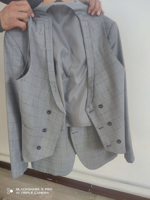 Костюм тройка сатылады