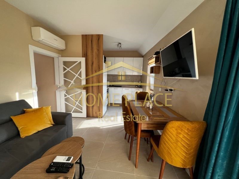 Дава се под наем Тристаен апартамент в Варна, Център - 73 кв.м за 765 € - Снимка #2