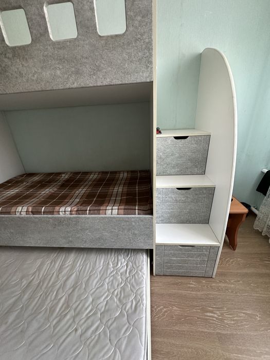 Продам 3-ярусную кровать