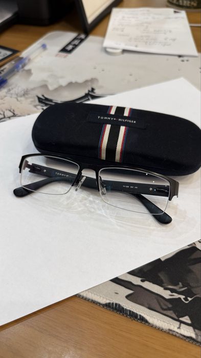 Продам очки Tomy Hilfiger