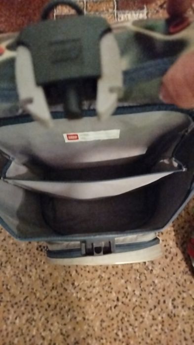 Продавам ученически раници и чантички