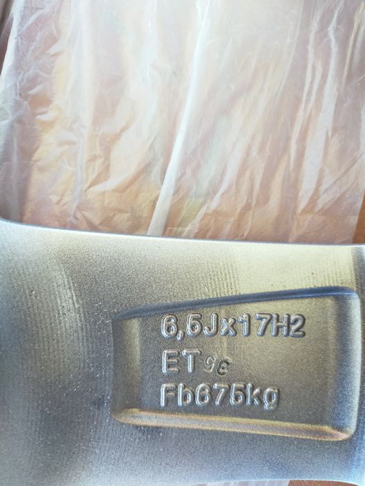 Продам два литых диска R 17. Читайте внимательно объявление!