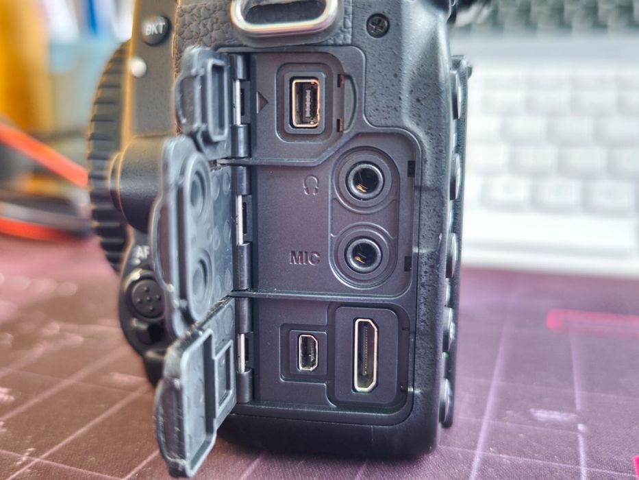 vând Nikon D750  - DSLR full frame 20k cadre