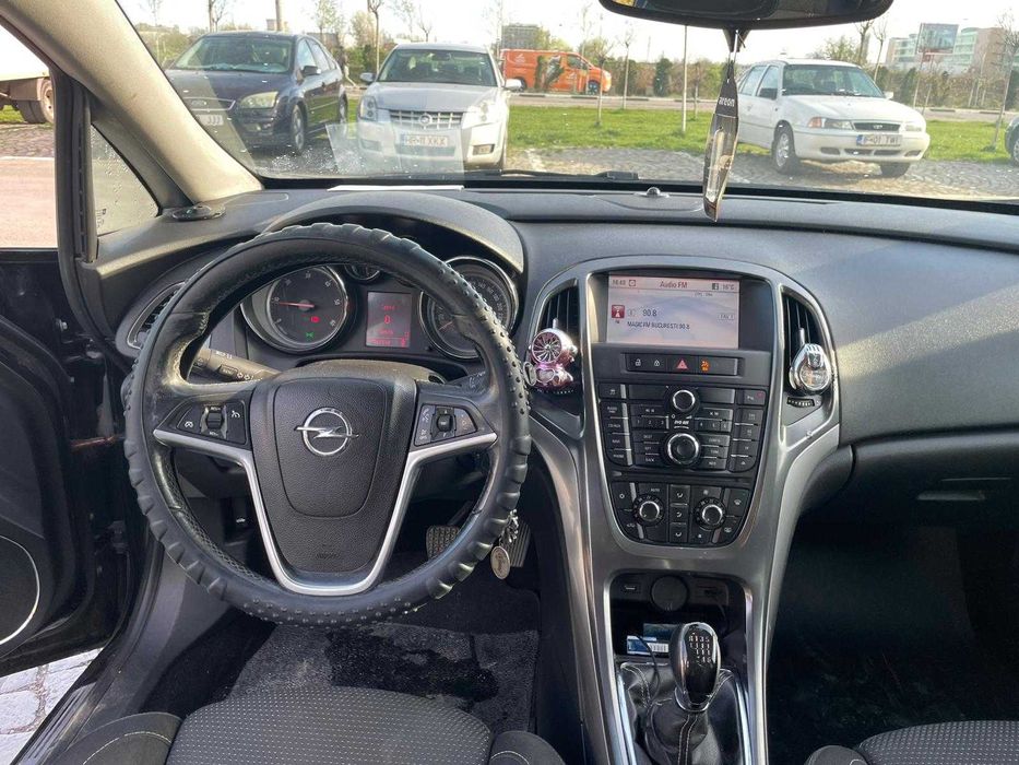 Opel Astra j break 1,7cdti  2011