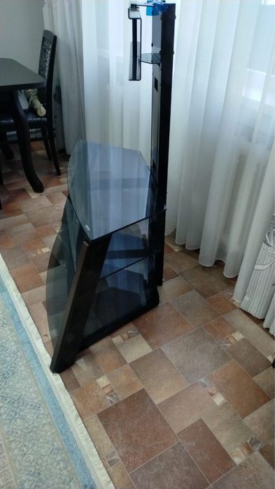 Продам тв-тумбу с кронштейном