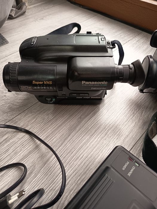 Lot de aparate video/foto Vechi Hitachi și Panasonic,acumulatoare etc