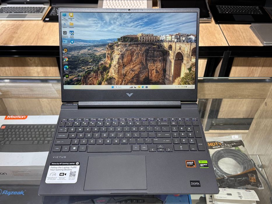 HP Victus 15 Ryzen 5 8645HS RTX 4050 Ideal holatda