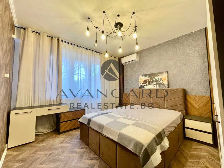 Продава се Тристаен апартамент в Пловдив, Христо Смирненски - 70 кв.м за 2057 €/кв.м - Снимка #3