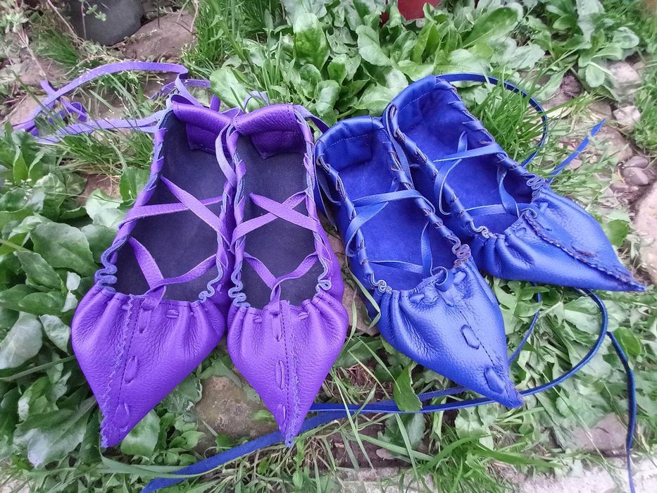 Opinci  din piele traditionale romanesti pentru copii.