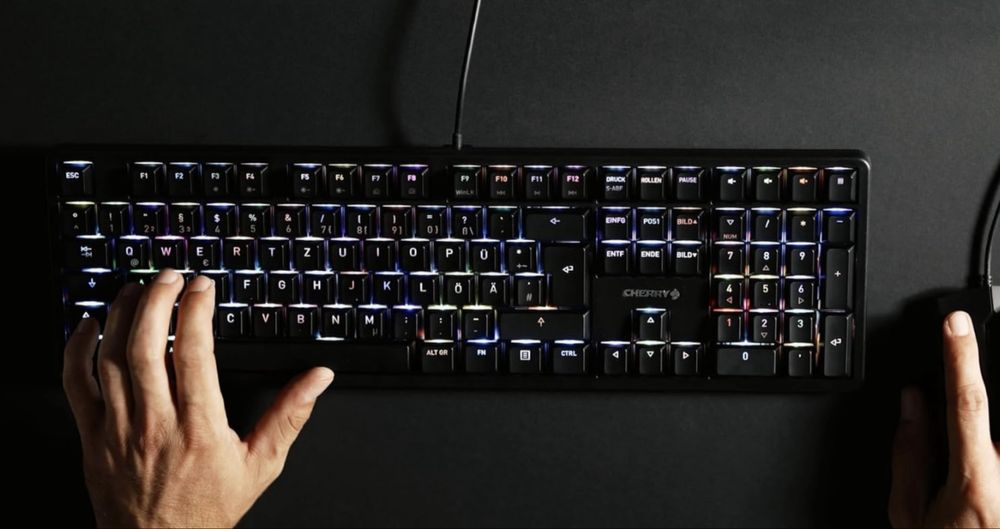 Механична геймърска клавиатура Cherry